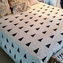 Black & White Triangle Pattern Cotton Throw with Fringe | 240×125cm