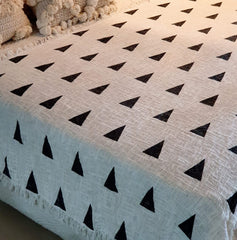 Black & White Triangle Pattern Cotton Throw with Fringe | 240×125cm