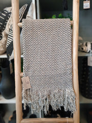 Black and White Zigzag Pattern Woven Cotton Throw with Tassel Edge | 125×200cm