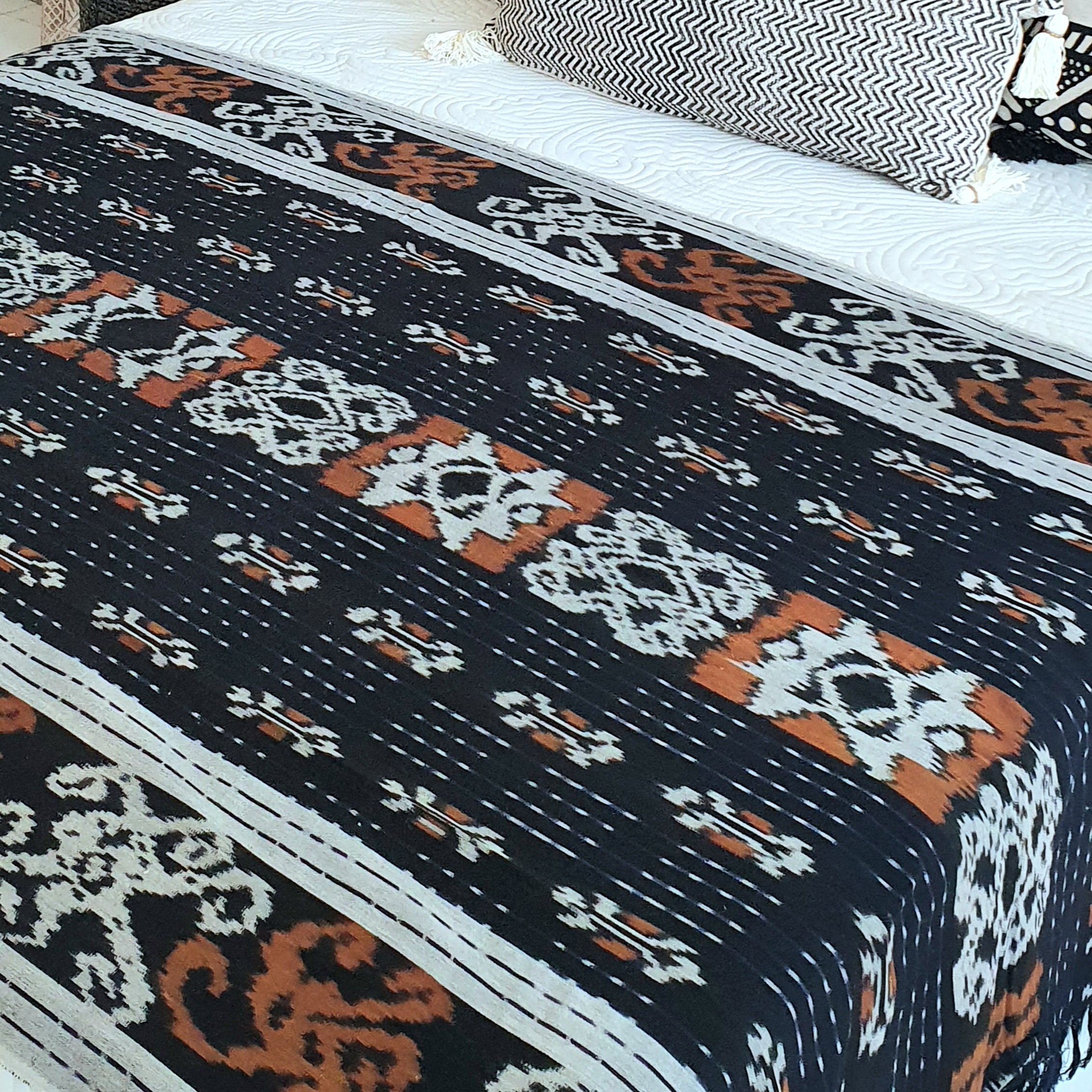 Multi-Color Woven Cotton Throw with Geometric Pattern and Fringe | 125×200cm