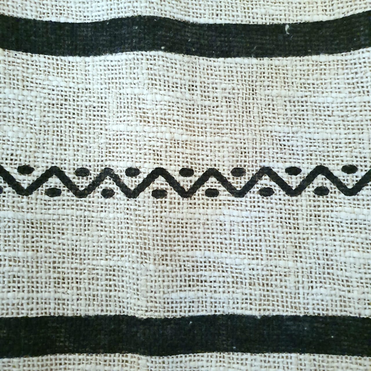 Black and Natural Cotton Throw with Black or Natural Tassels | 125×195cm