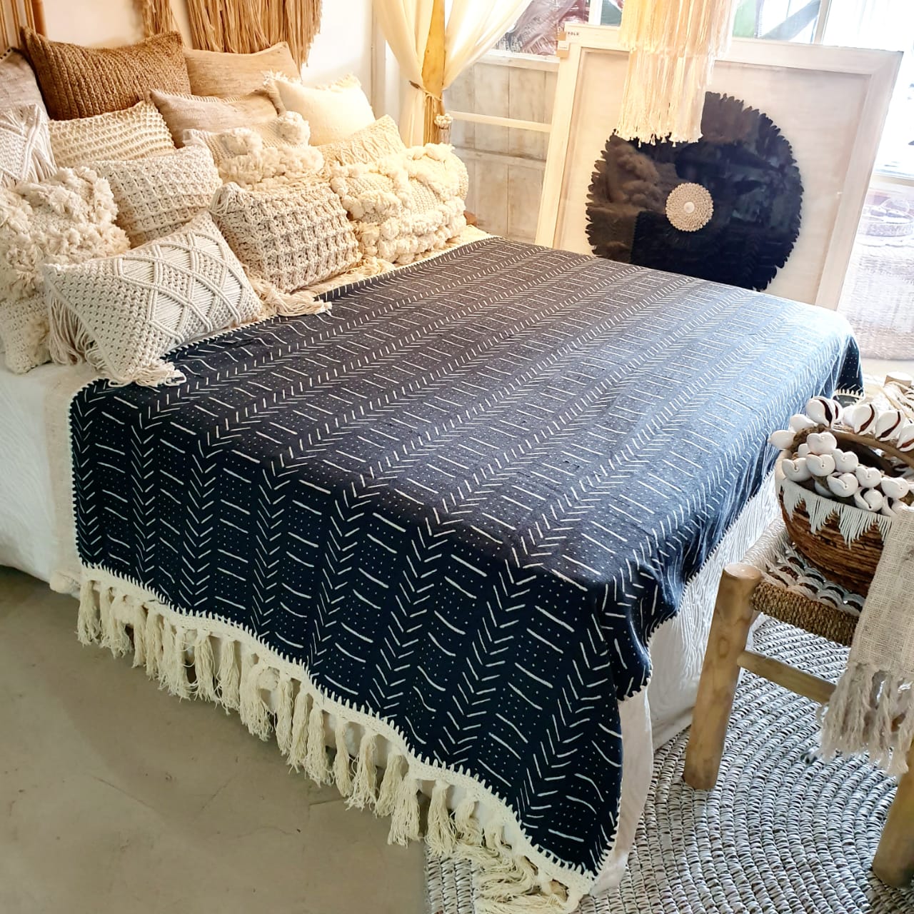 Black Cotton Throw with Arrow Pattern and Natural Fringe | 145×216cm