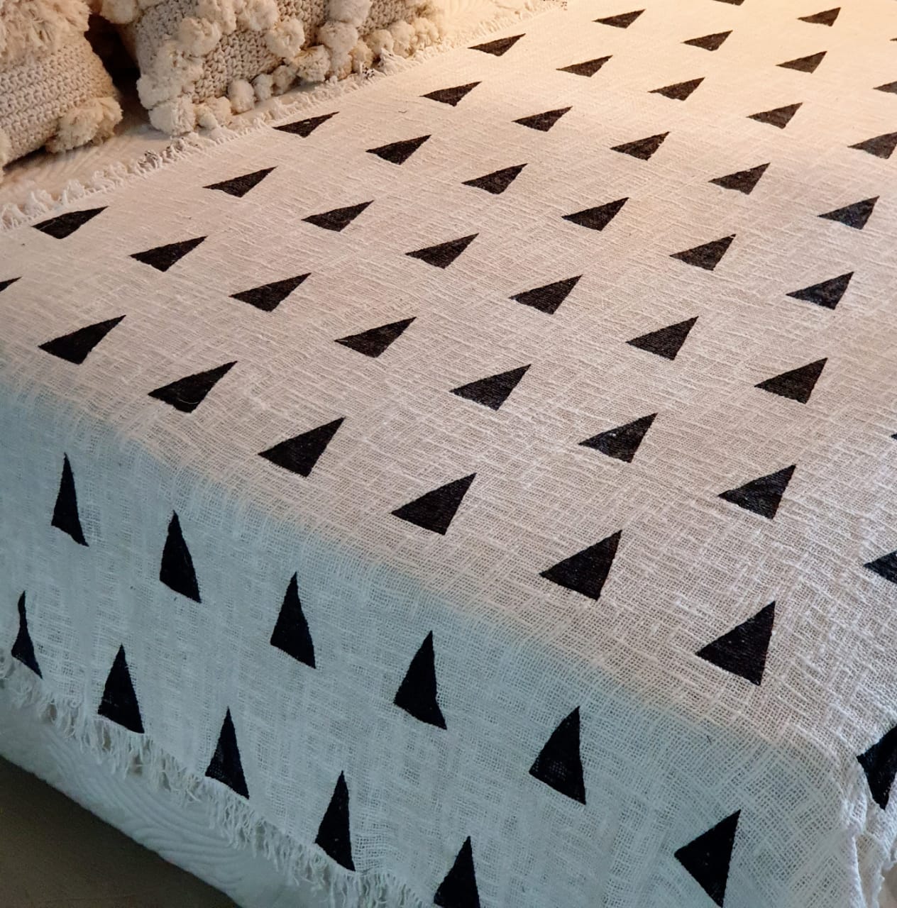 Black & White Triangle Pattern Cotton Throw with Fringe | 240×125cm