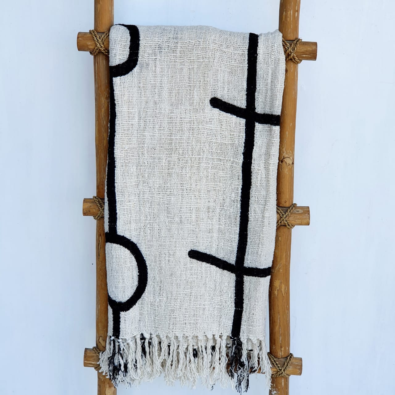 Black & White Cotton Throw with Arrow and Line Pattern | 240×125cm