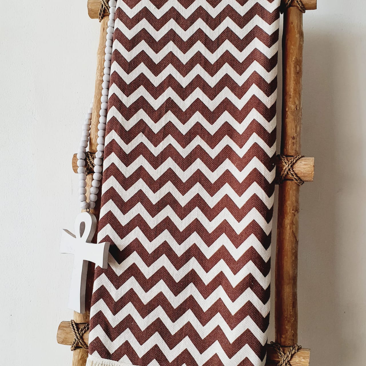 Brown Cotton Throw with Zig-Zag Pattern and Natural Fringe | 125×195cm