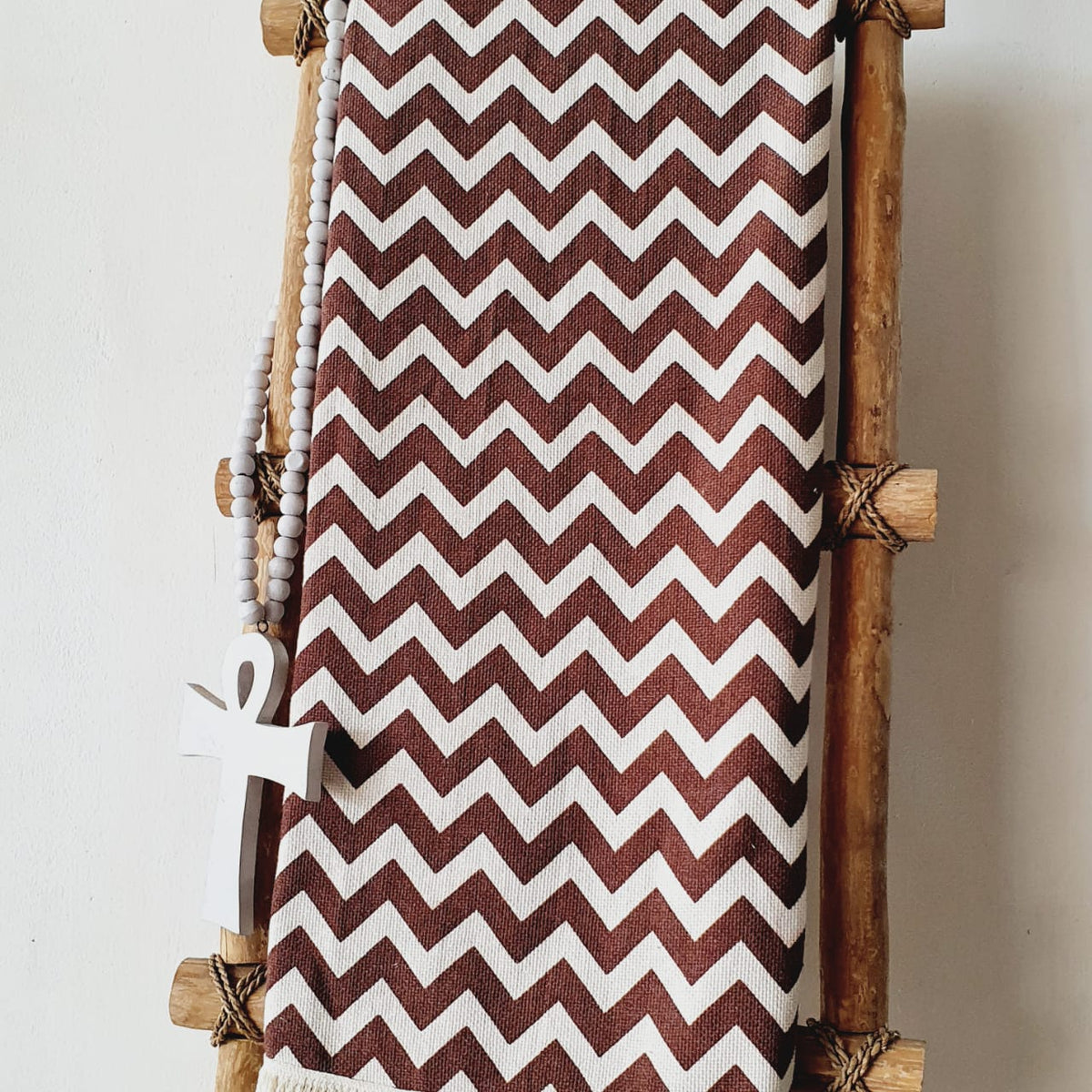 Brown Cotton Throw with Zig-Zag Pattern and Natural Fringe | 125×195cm