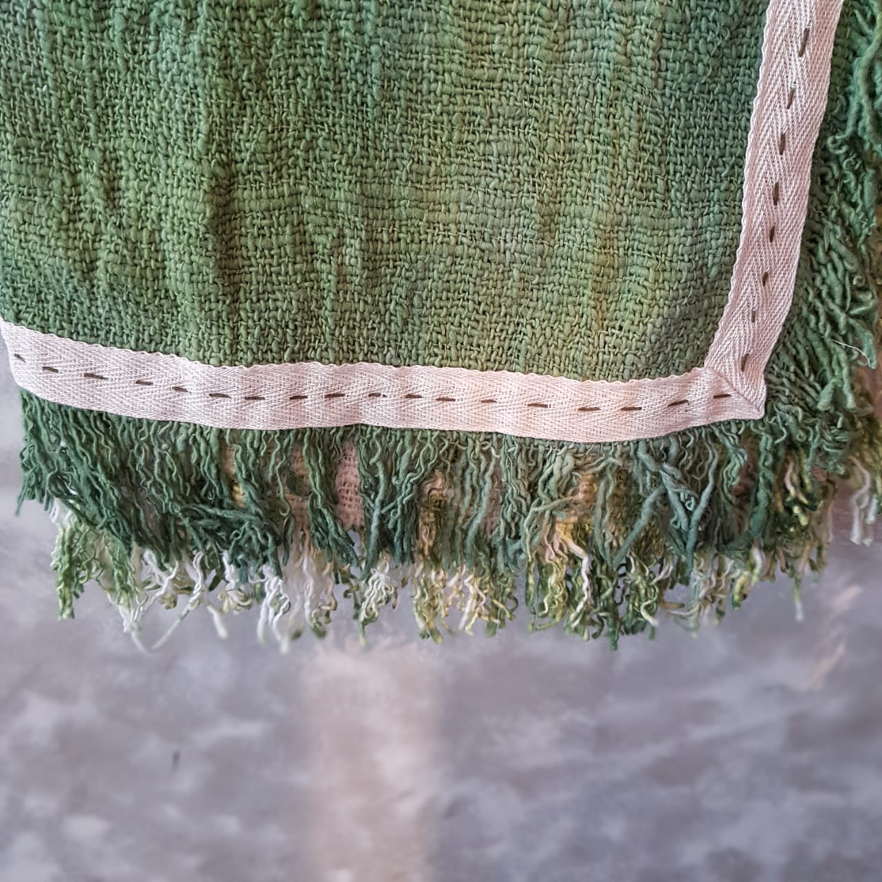 Green & White Tie-Dye Raw Cotton Throw with Green Fringe | 140×200cm Soft & Breathable Cotton Blanket for Sofa & Bed